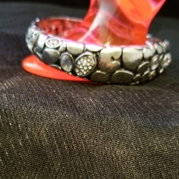 Silver-tone texture stretch bracelet - Picture 8 of 8